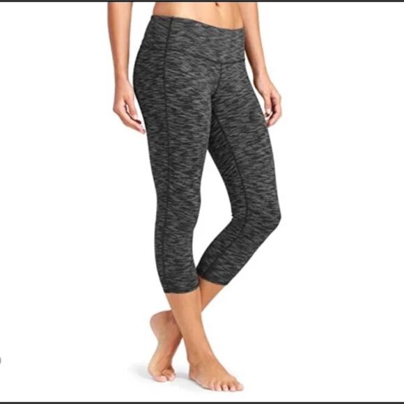 Athleta Pants - Athleta Capri Mid-Rise Active Leggings Size Medium
